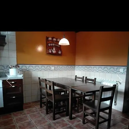 La Rectoral De Valdedios.casa Rural Con Chimenea La Pinera (Villaviciosa, Asturias)