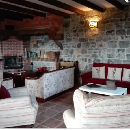 Semesterbostad La Rectoral De Valdedios.casa Rural Con Chimenea La Pinera (Villaviciosa, Asturias)